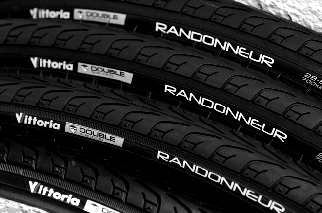 Black, Vittoria 32-622 Randonneur II Trekking Tire 700cm Wheel Size x  25/40 Vittoria Industries North America 1113R22532111TG 